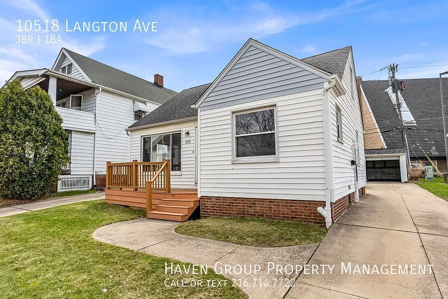 10518 Langton Ave, Garfield Heights, OH 44125- Spacious 3-bed 1-bath single-family home! — Photo 2