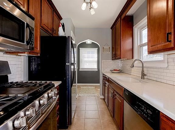 3rd image of 5808 Newton St