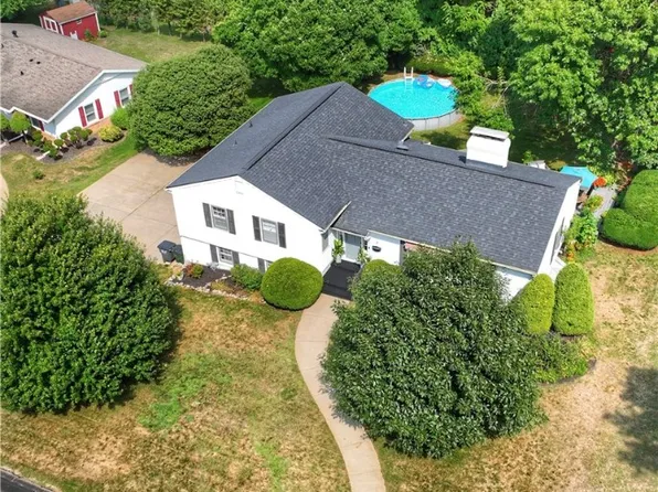 7 Country Club Dr, Danville, IL 61832