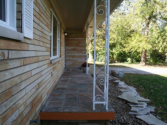 3rd image of 115 Woodhill Dr