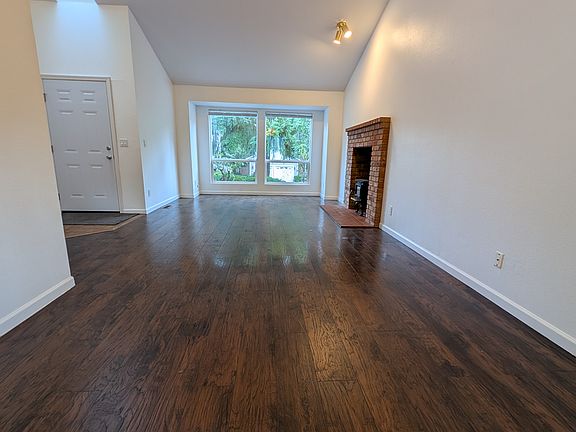 4th image of 8960 Watson Pl NE