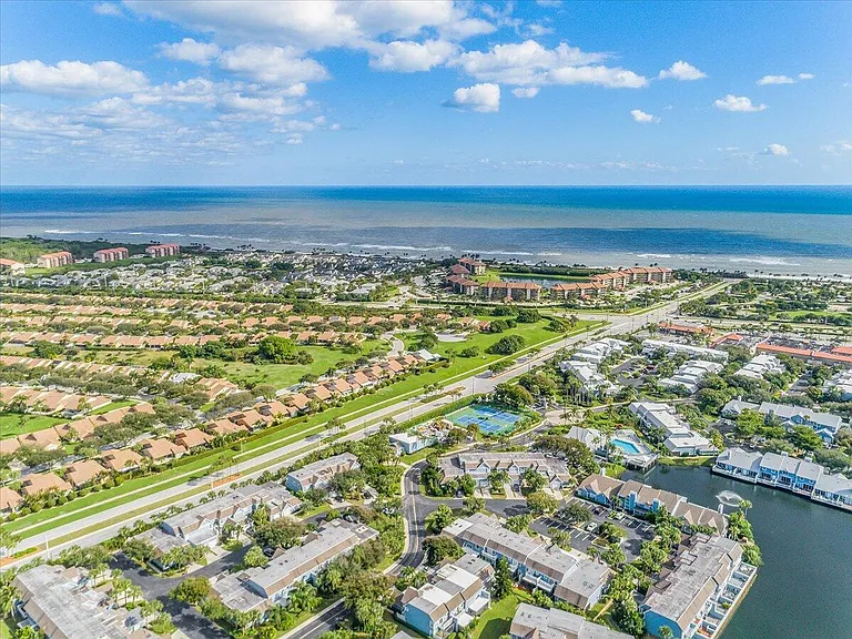 1121 Ocean Dunes Cir — Photo 42