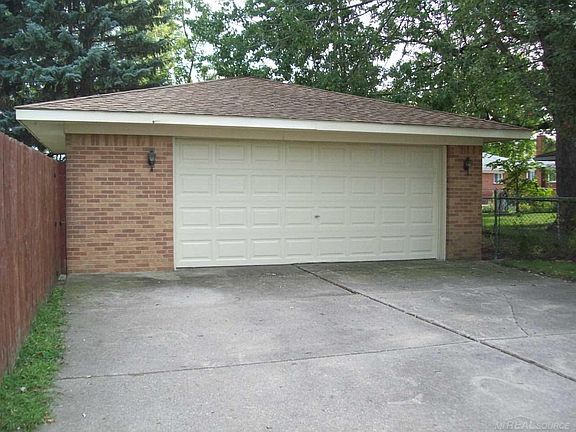 3rd image of 28881 Campbell Dr