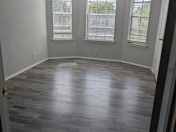 4th image of 2102 Kirksey Dr APT A