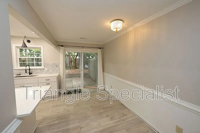 3 bed, 1.5 bath, 1268 sqft, $1,995 — Photo 4
