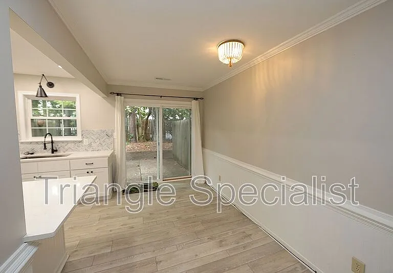 3719 Jamestown Cir — Photo 4