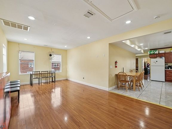 5th image of 1321 Clinton Ave #2