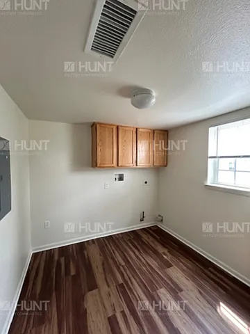 4019 Hemlock Ct — Photo 2