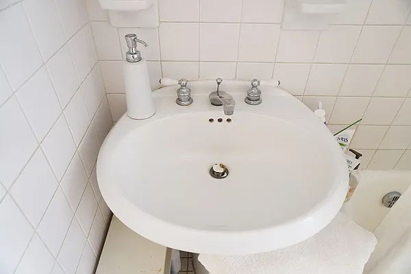 Rented by Renetta Real Estate | media 39