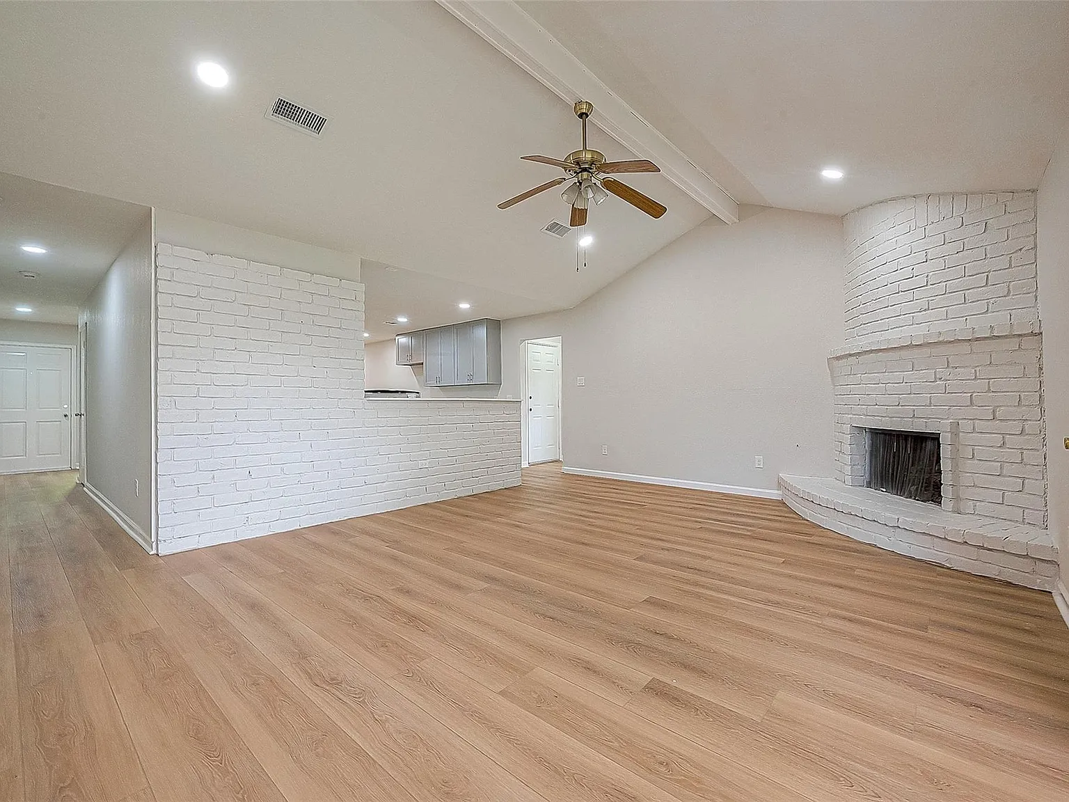 4 bed, 2.0 bath, 1887 sqft, $2,100 — Photo 3