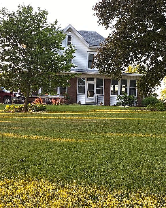 1st image of 956 192nd Ave