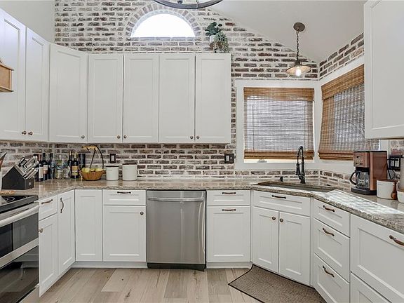 3rd image of 917 Clay Meadows Ct