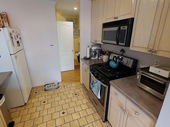 3rd image of 38 Forest Ln