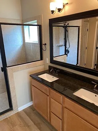 bath in main bedroom