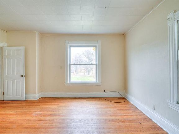 3rd image of 121 Fairfield Ave #2