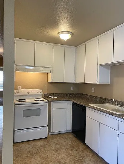 3352 N Marks Ave #5 — Photo 3
