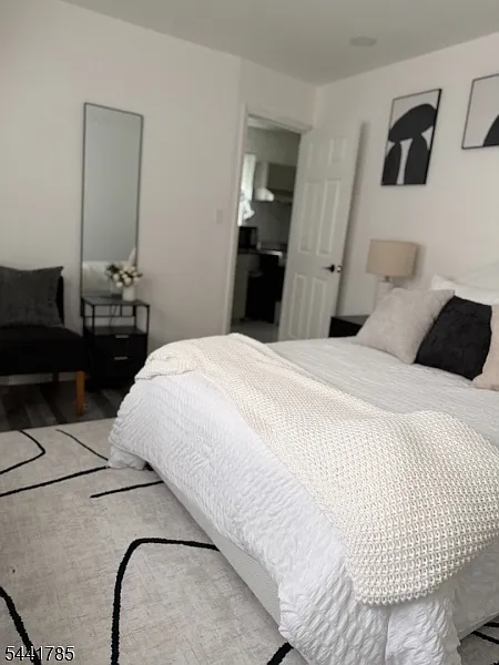2 bed, 1.0 bath, $1,800 — Photo 3