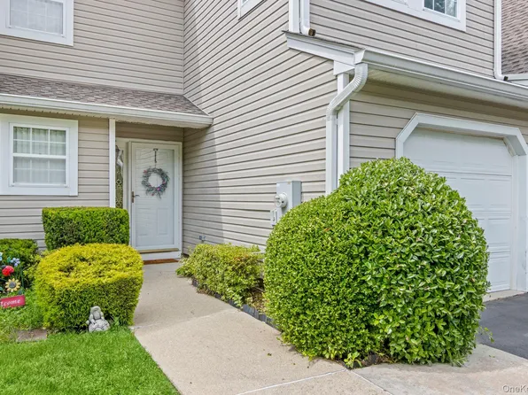 124 Erin Lane, East Setauket, NY 11733