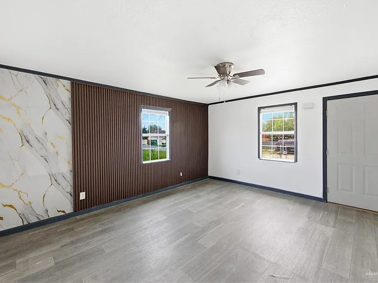 715 E Rusty Dr — Photo 2