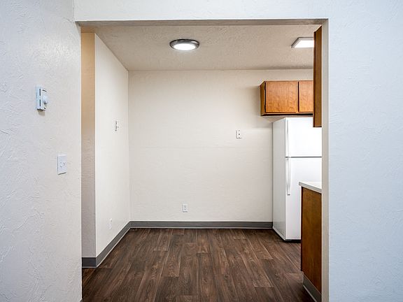 2nd image of 451 W Broadway #875-22