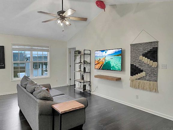 3rd image of 5125 English Ivy Dr