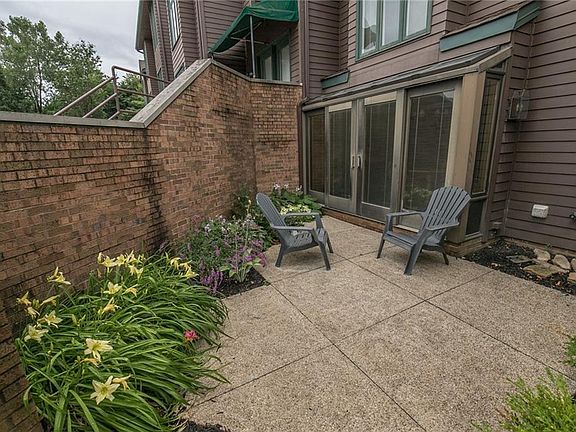 2nd image of 127 Fox Hollow Ct #127