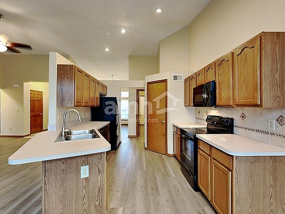 3rd image of 945 Dianthus Ct