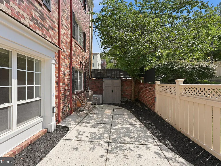 1329 N Van Dorn St — Photo 24
