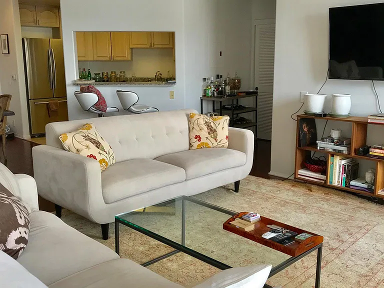8349 Blackburn Ave #302 — Photo 310