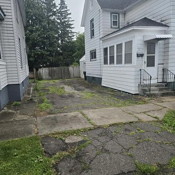 327 William St — Photo 23