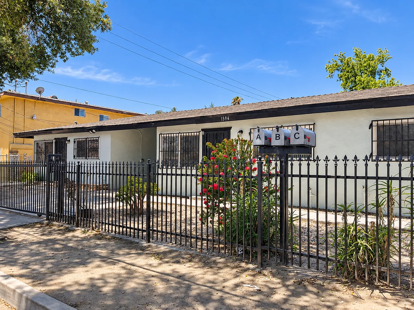 RV T 1594 B&C Sepulveda Ave — Photo 4