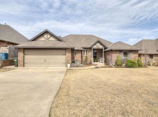 10821 Sara Ct, Midwest City, OK 73130