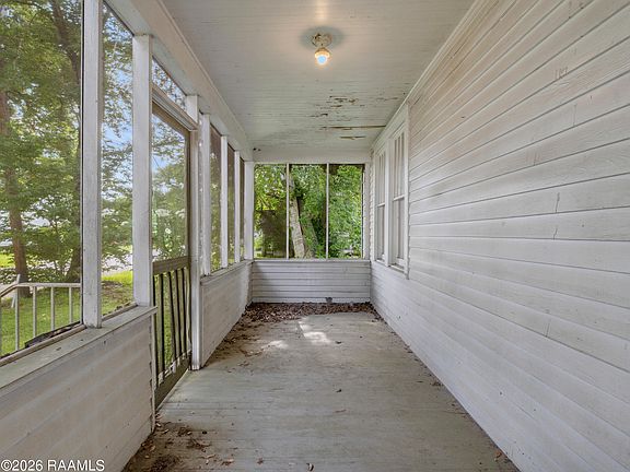 3rd image of 305 Hanson St