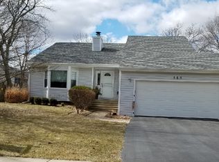565 Blackhawk Dr, Batavia, IL 60510