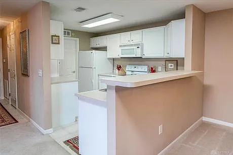 3045 Westminster Dr #207 — Photo 6