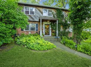 190 Cow Neck Rd, Port Washington, NY 11050