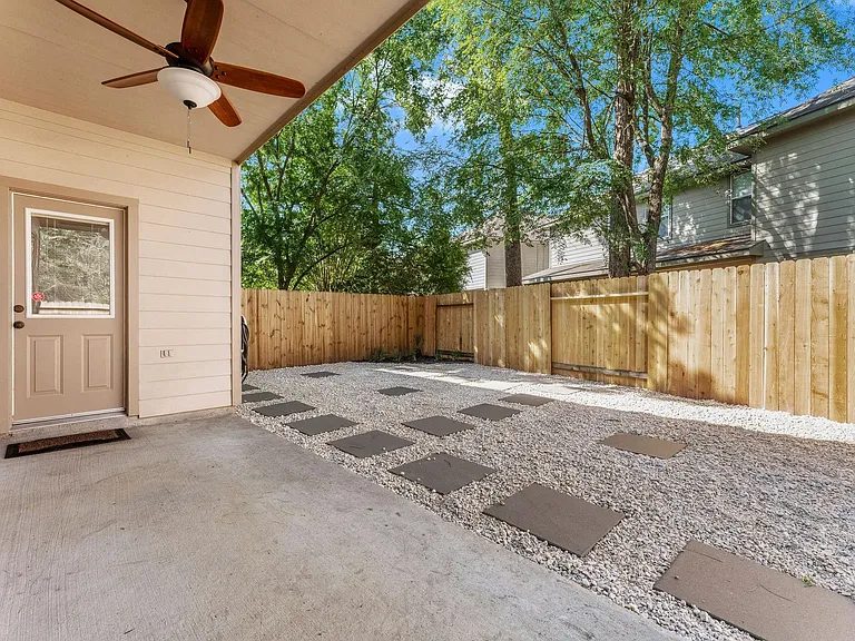 39 E Burberry Cir — Photo 37