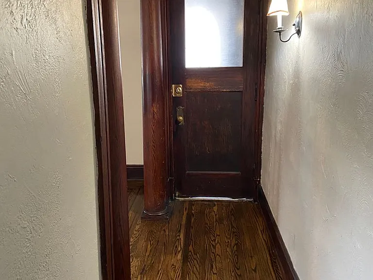 677 Delevan W — Photo 23