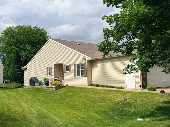 3990 Prairie Ln, Bettendorf, IA 52722