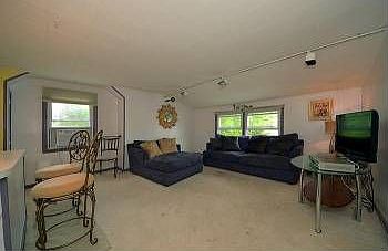 4th image of 120 Stewart St