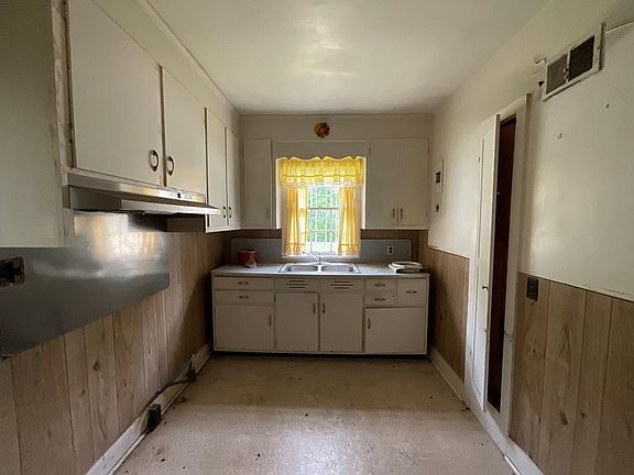 2nd image of 1063 Cannon St