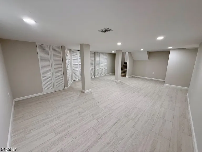48 E Madison Ave — Photo 44