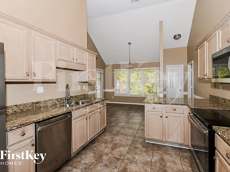 844 Tropicana Dr E — Photo 8