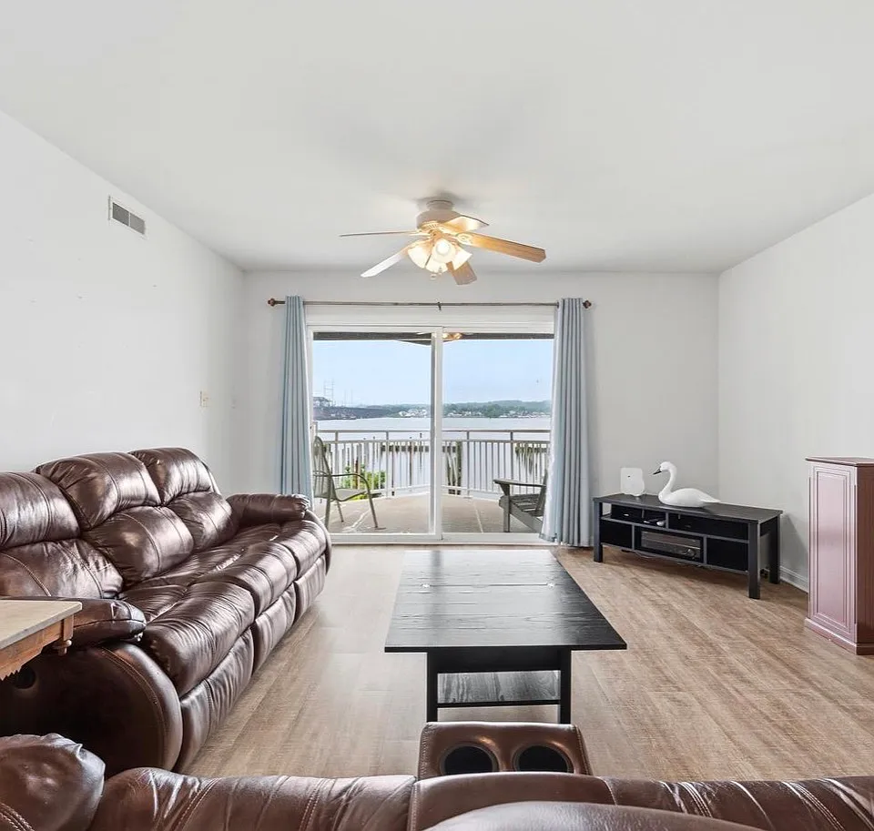 2 bed, 1300 sqft, $2,075 — Photo 1