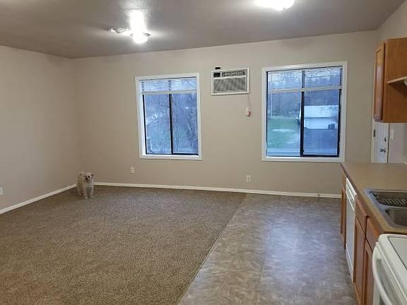 3rd image of 101 S Jefferson St #205