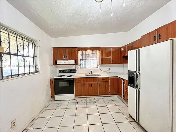 2nd image of 1212 NW 6th Ave
