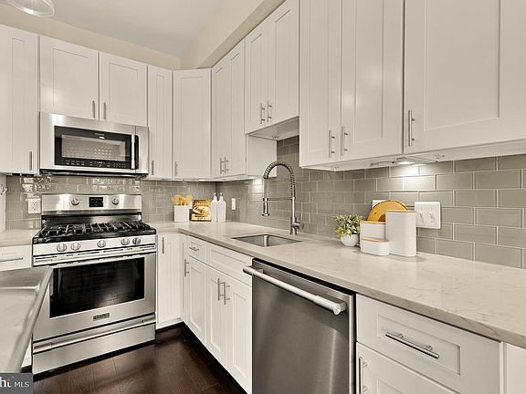 5th image of 1453 Girard St NW #3