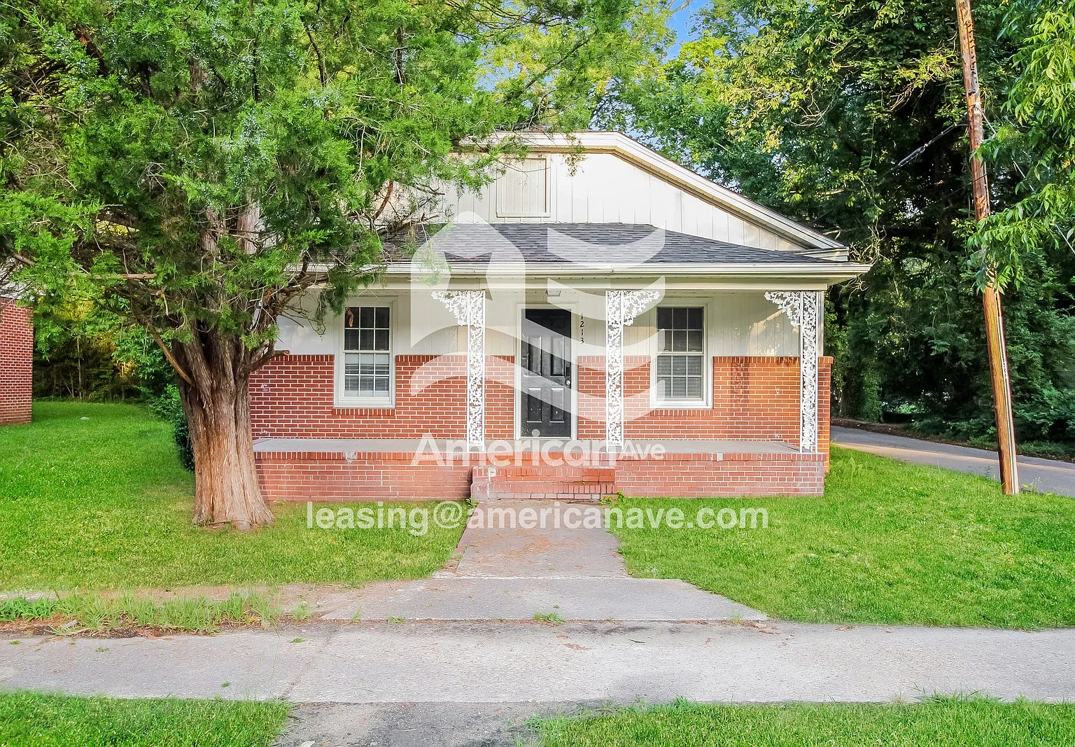 3 bed, 1.0 bath, 1421 sqft, $1,059 — Photo 1