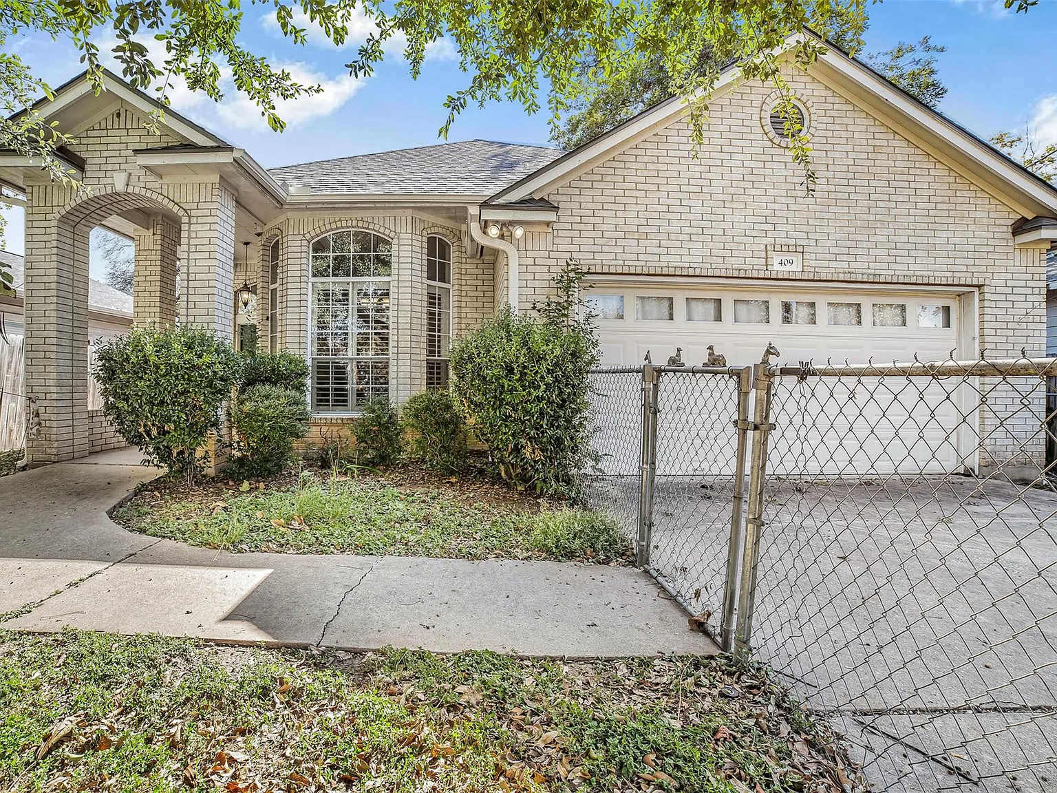 3 bed, 2.0 bath, 1877 sqft, $2,250 — Photo 3