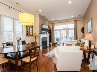2903 N Halsted St #302, Chicago, IL 60657